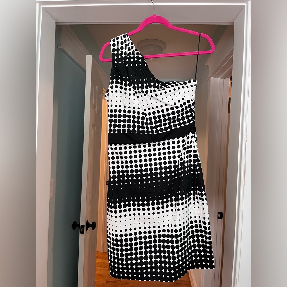 Badgley Mischka black and white one shoulder dress size 8.